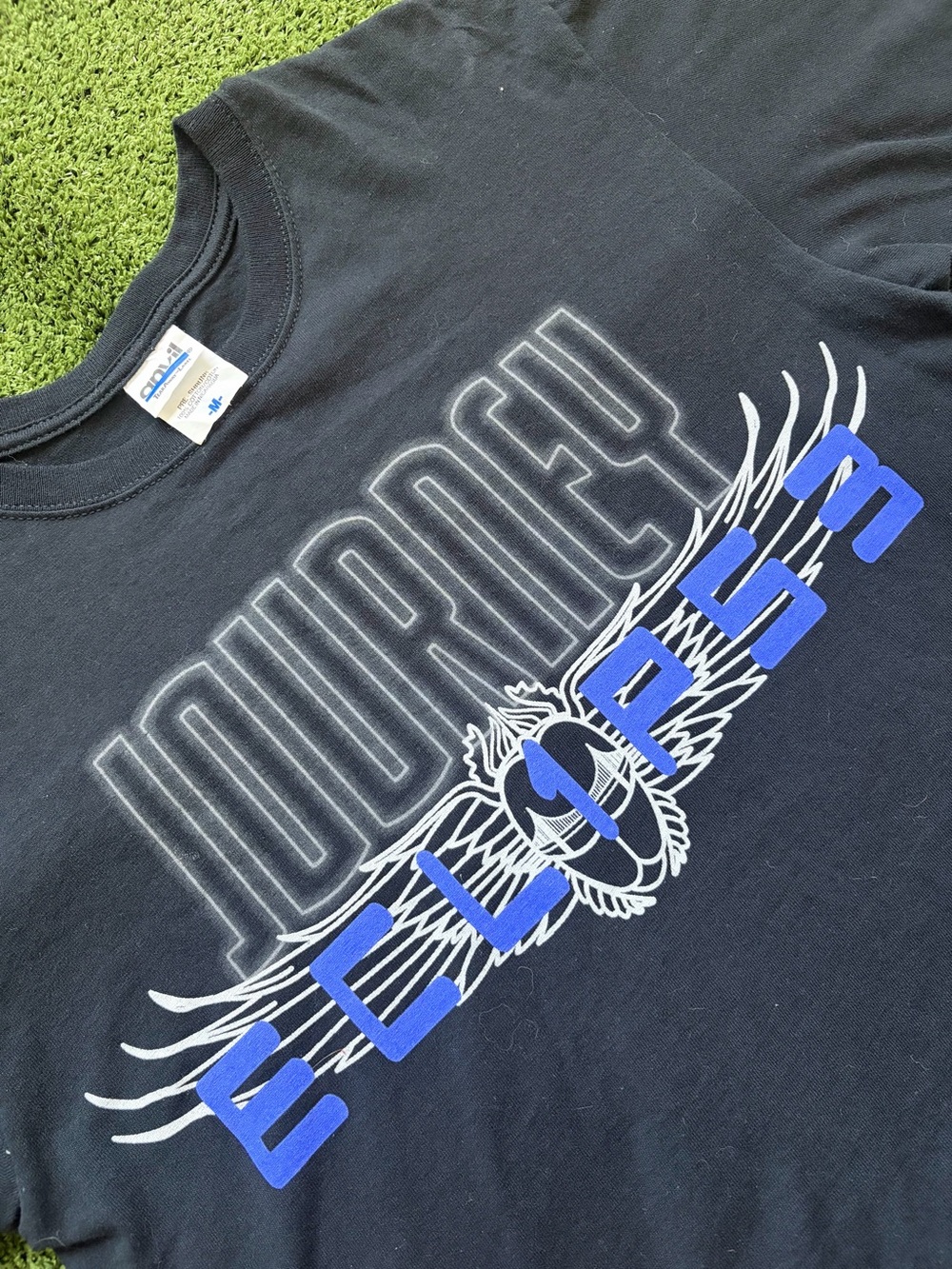 Beautiful 2011 Journey Eclipse tour black T-shirt on an Anvil tag. Size: M